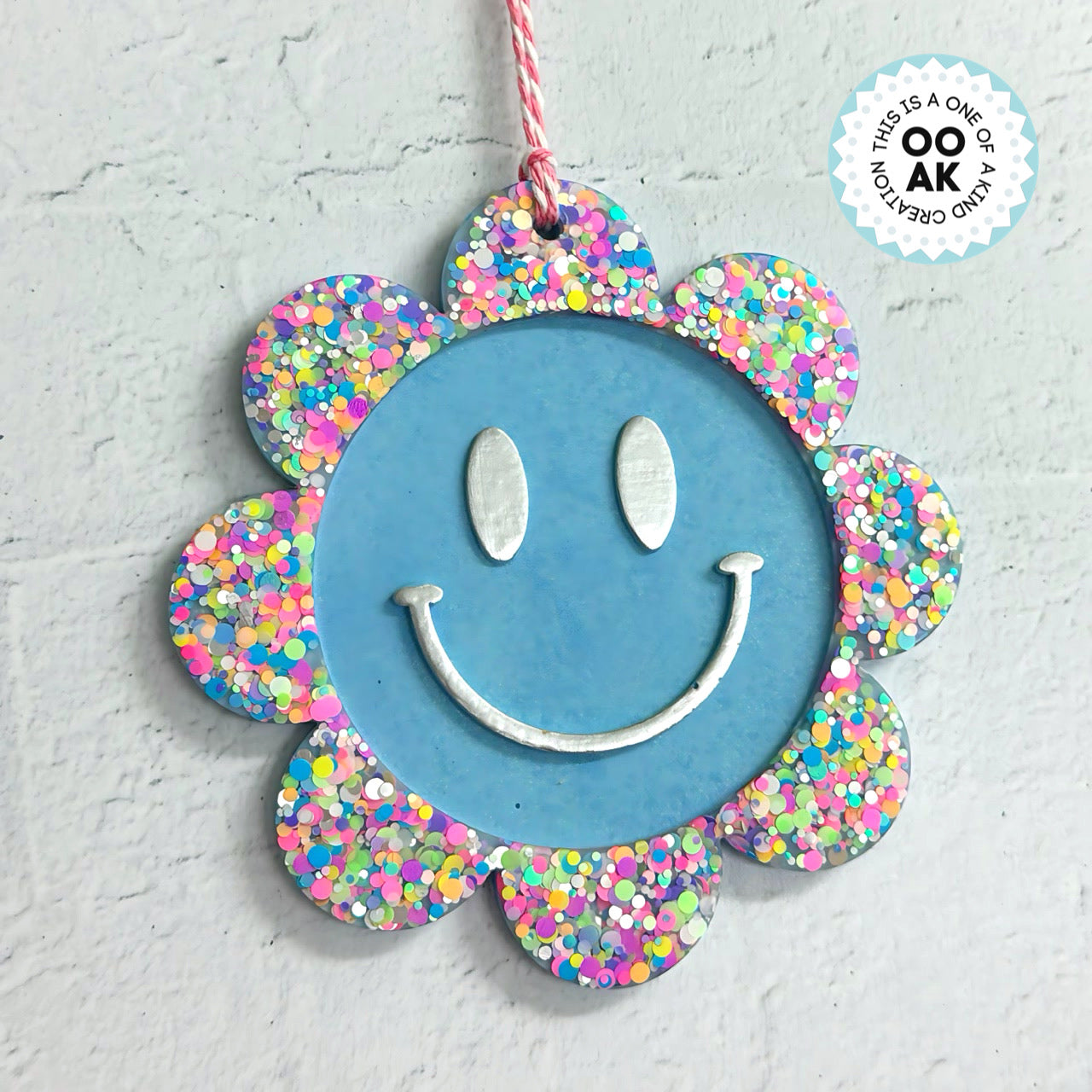 THE HAPPIEST DAISY - Cast resin wall art