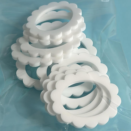 45mm SCALLOPED FRILL OVAL : 3mm white gloss Acrylic components : Destash item