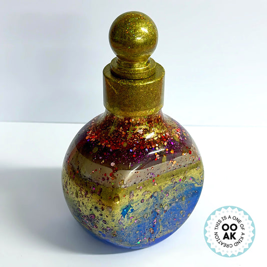 HELLO LITTLE BOTTLE - Cast Resin bottle/vase