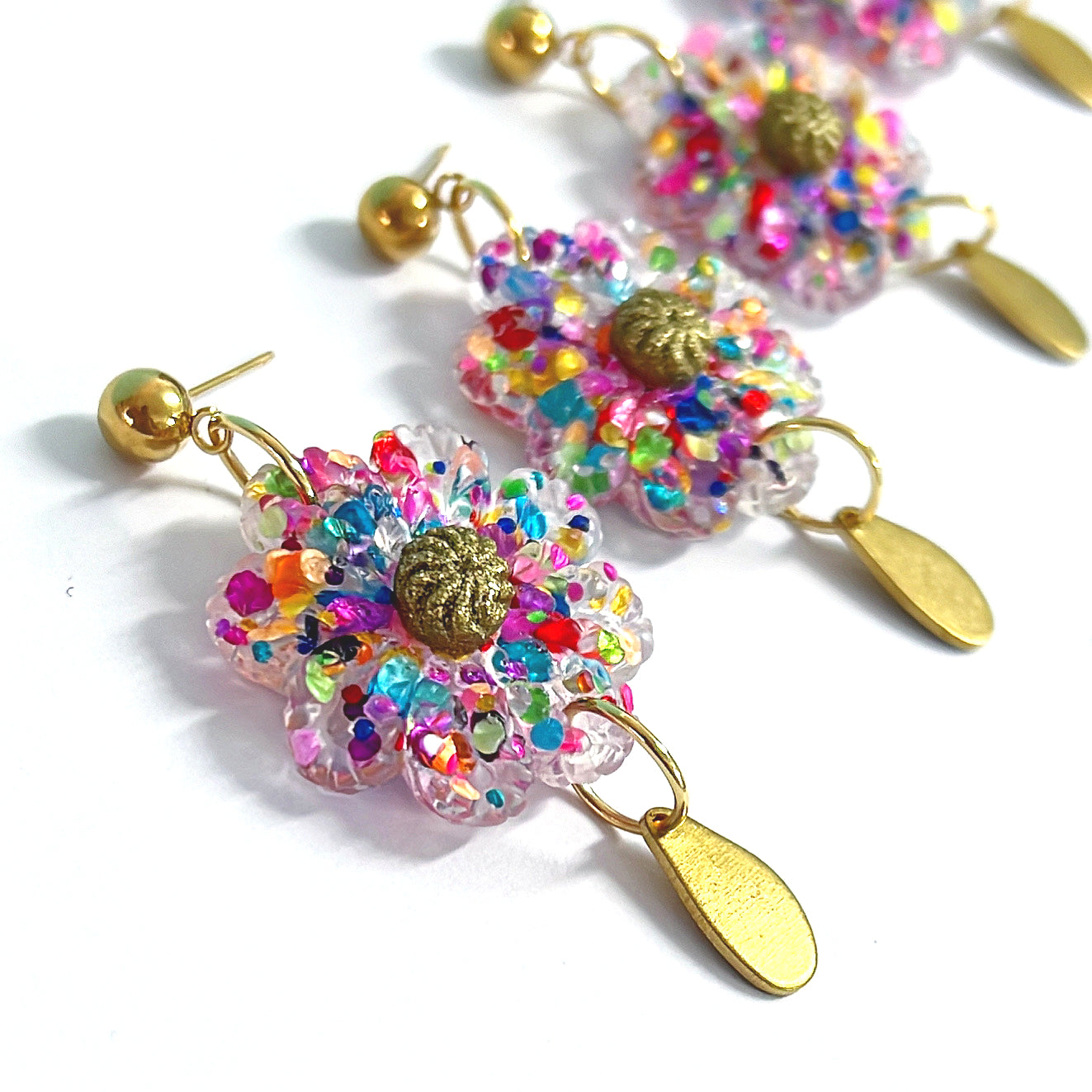CRAZY FOR DAISY : KNITTED BLOOM : Handmade Stud-top DROP Earrings