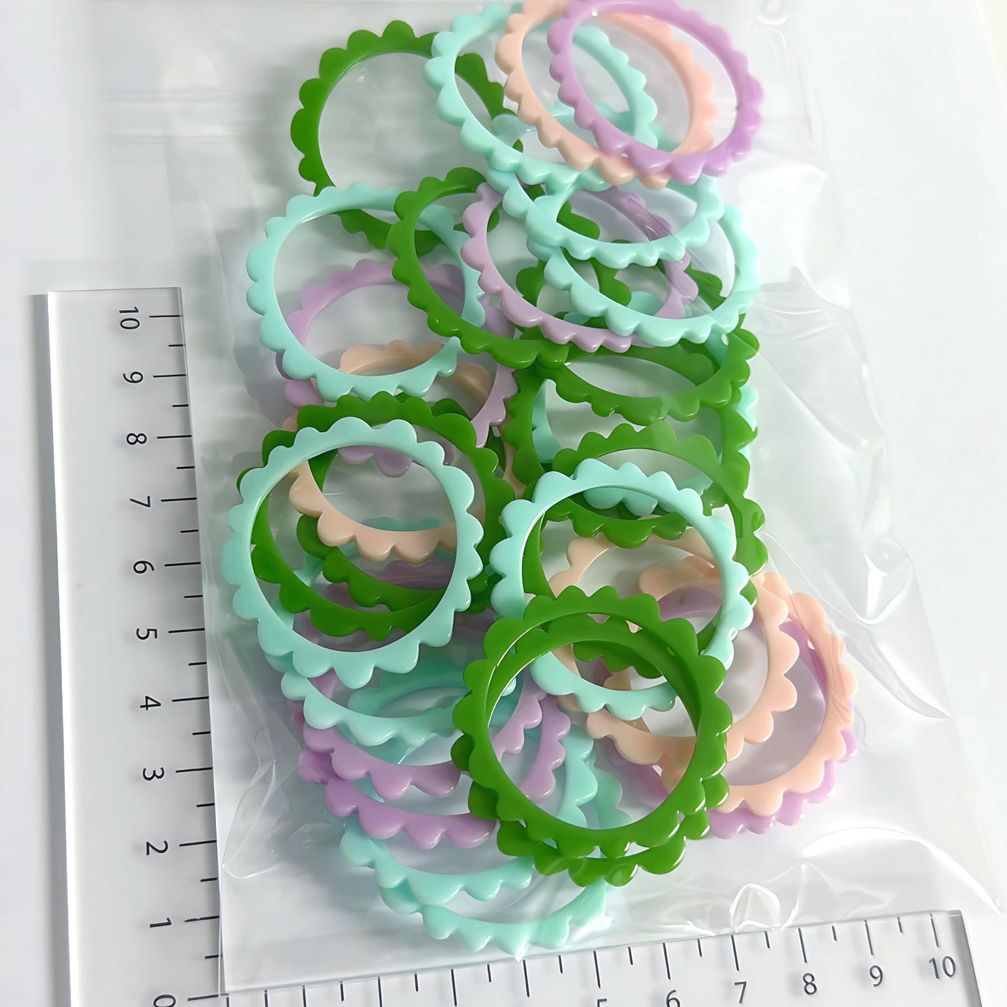 40mm Scallop circles assorted colours Resin components : Destash item