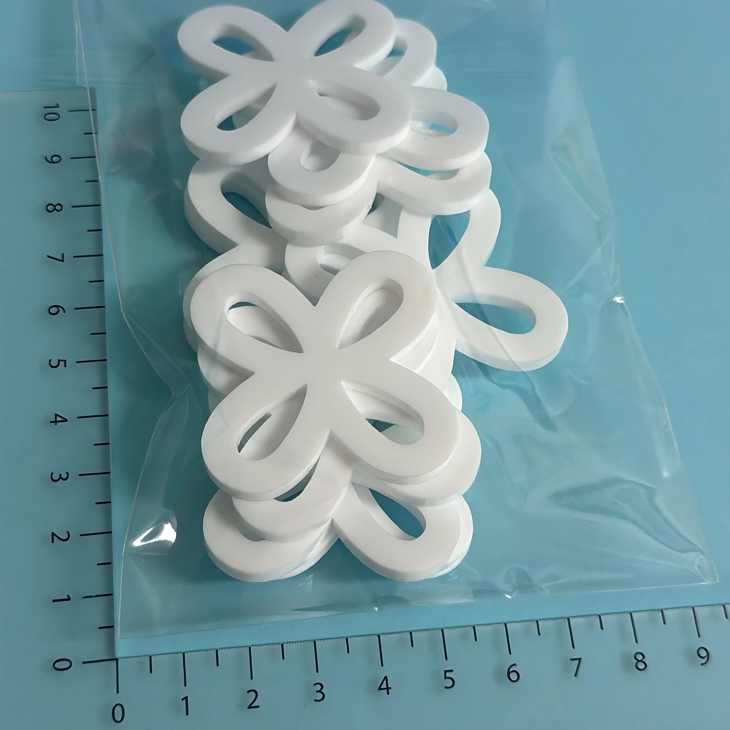 50mm LOOPY DAISY FLOWER for drop earring size : 3mm white gloss Acrylic components : Destash item