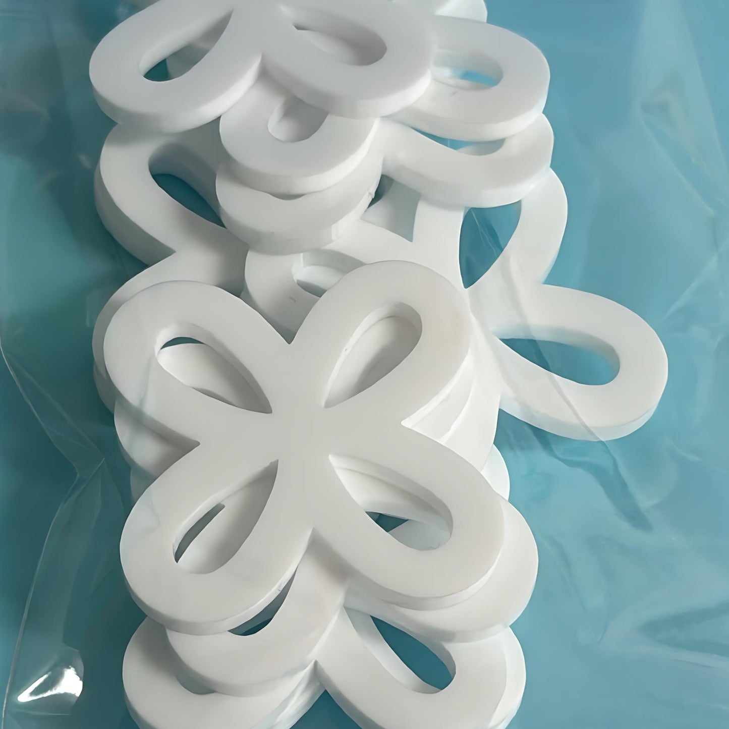 50mm LOOPY DAISY FLOWER for drop earring size : 3mm white gloss Acrylic components : Destash item