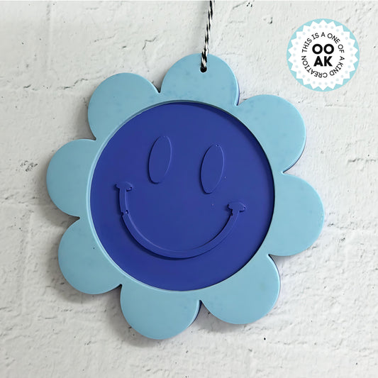 THE HAPPIEST DAISY - Cast resin wall art