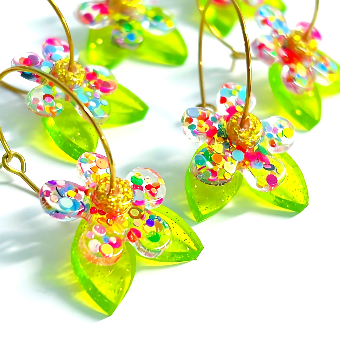 DAINTY DAISIES : Petite Handmade Resin & Acrylic DROP Earrings